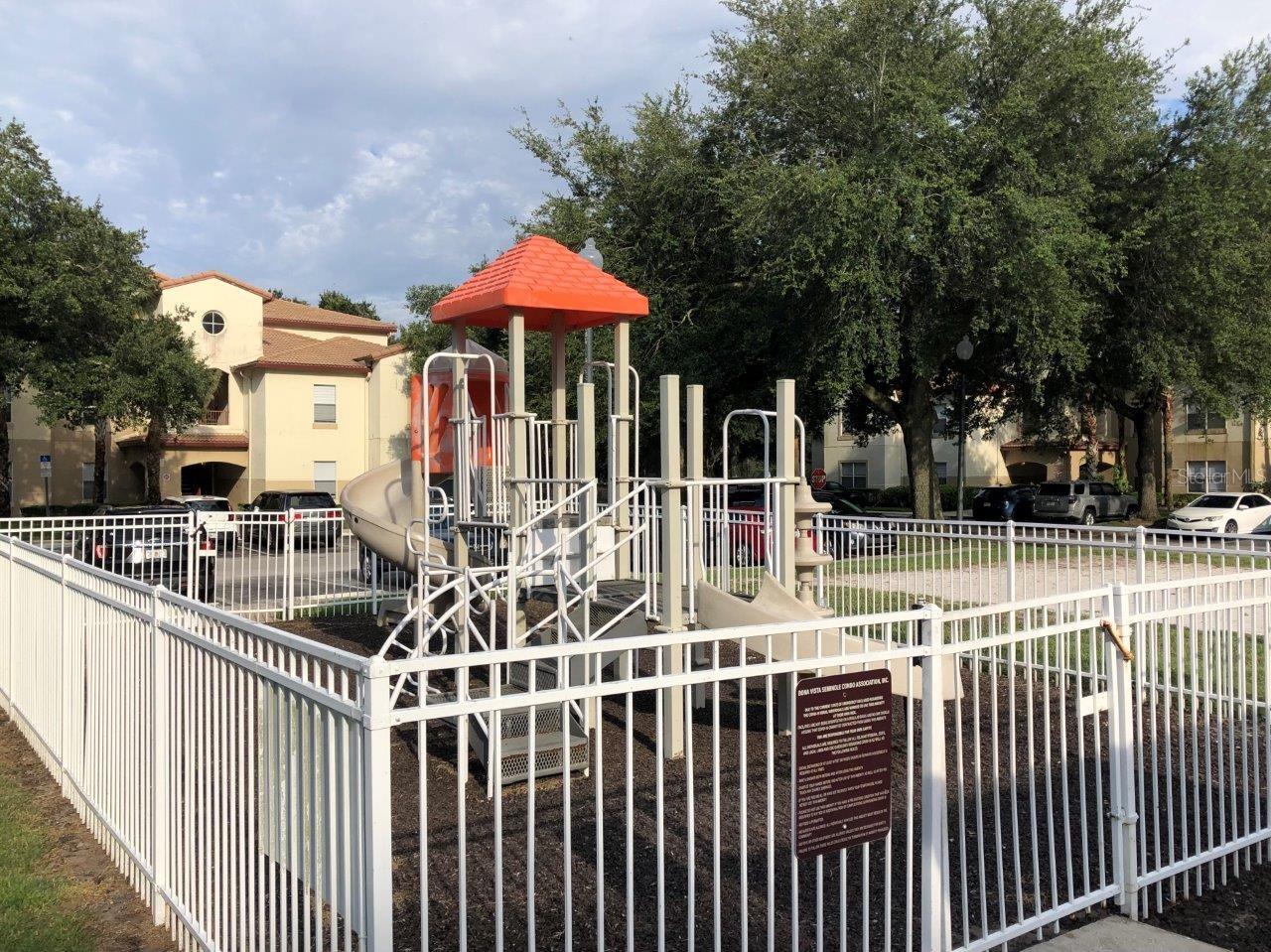 Image 18 of 28 For 831 Camargo Way 302