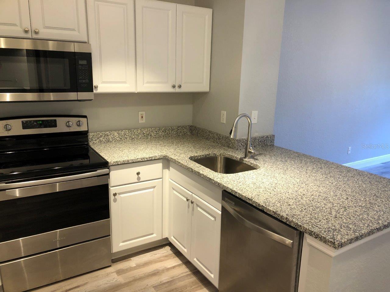 Image 4 of 28 For 831 Camargo Way 302