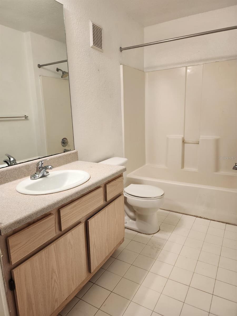 Image 15 of 17 For 5483 Vineland Road 10107