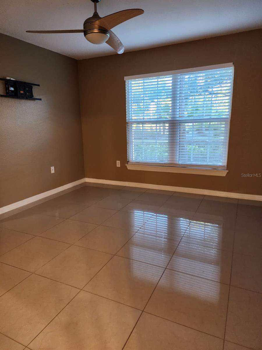 Image 9 of 17 For 5483 Vineland Road 10107