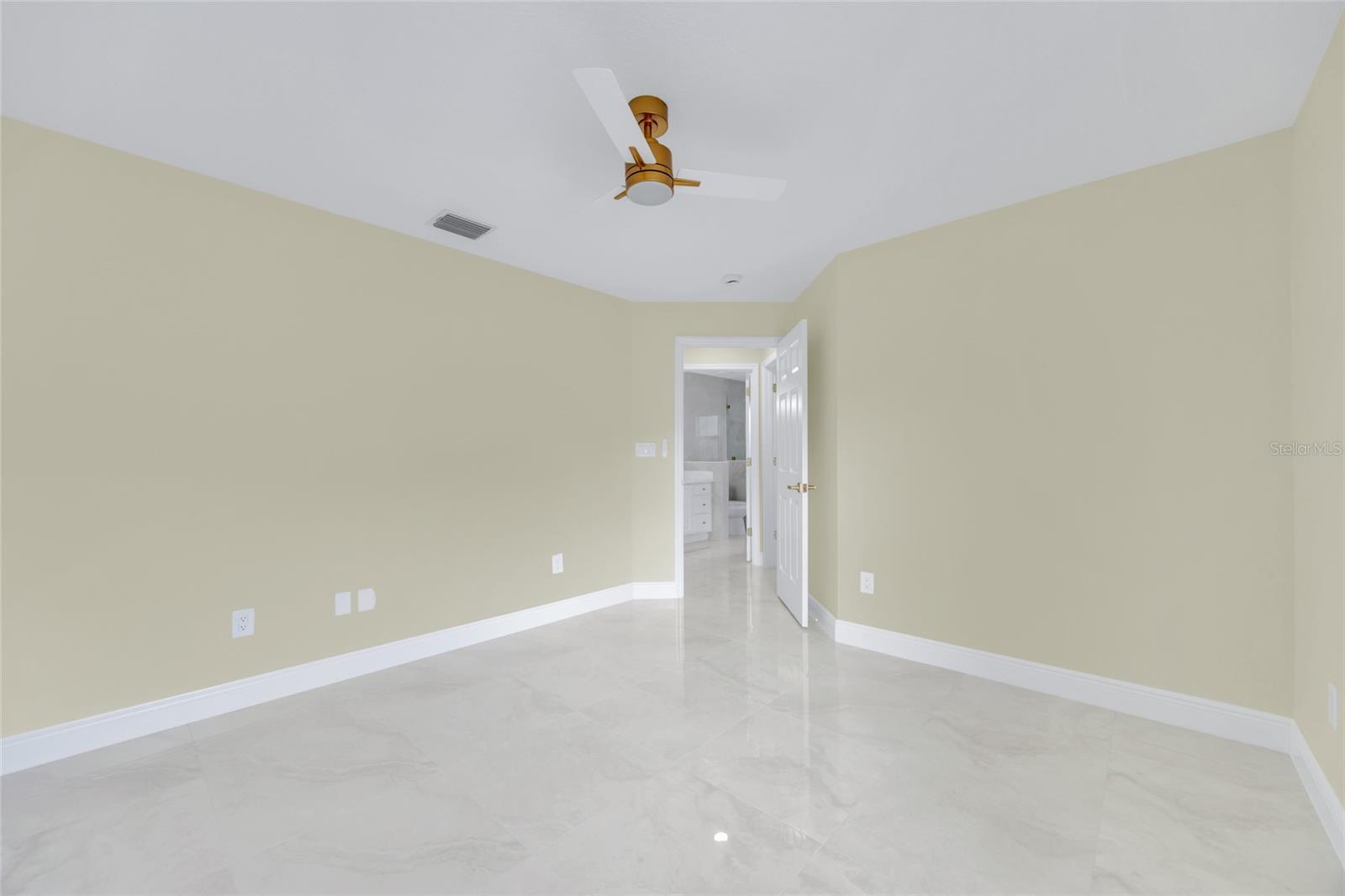 Image 17 of 61 For 11206 Crooked River Ct Court