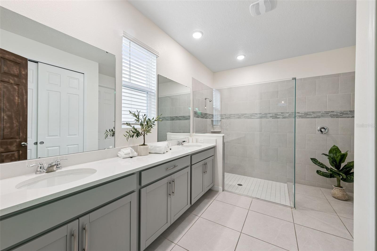 Image 13 of 55 For 8913 Coconut Breeze Drive