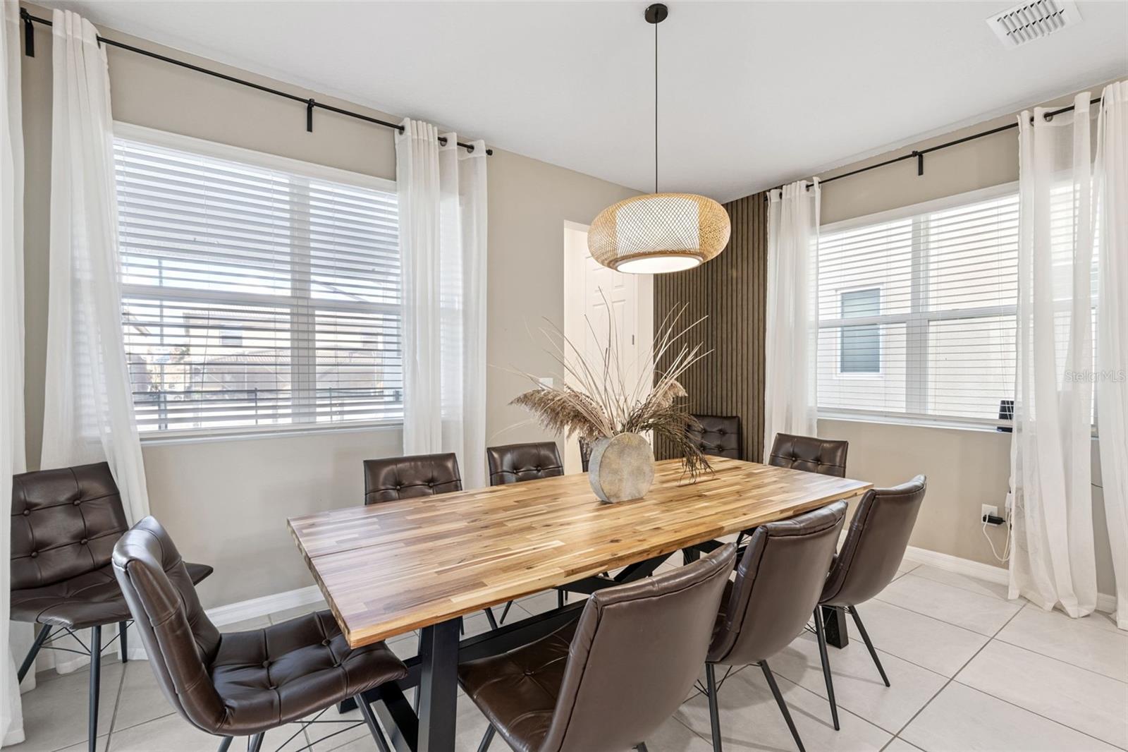 Image 6 of 55 For 8913 Coconut Breeze Drive