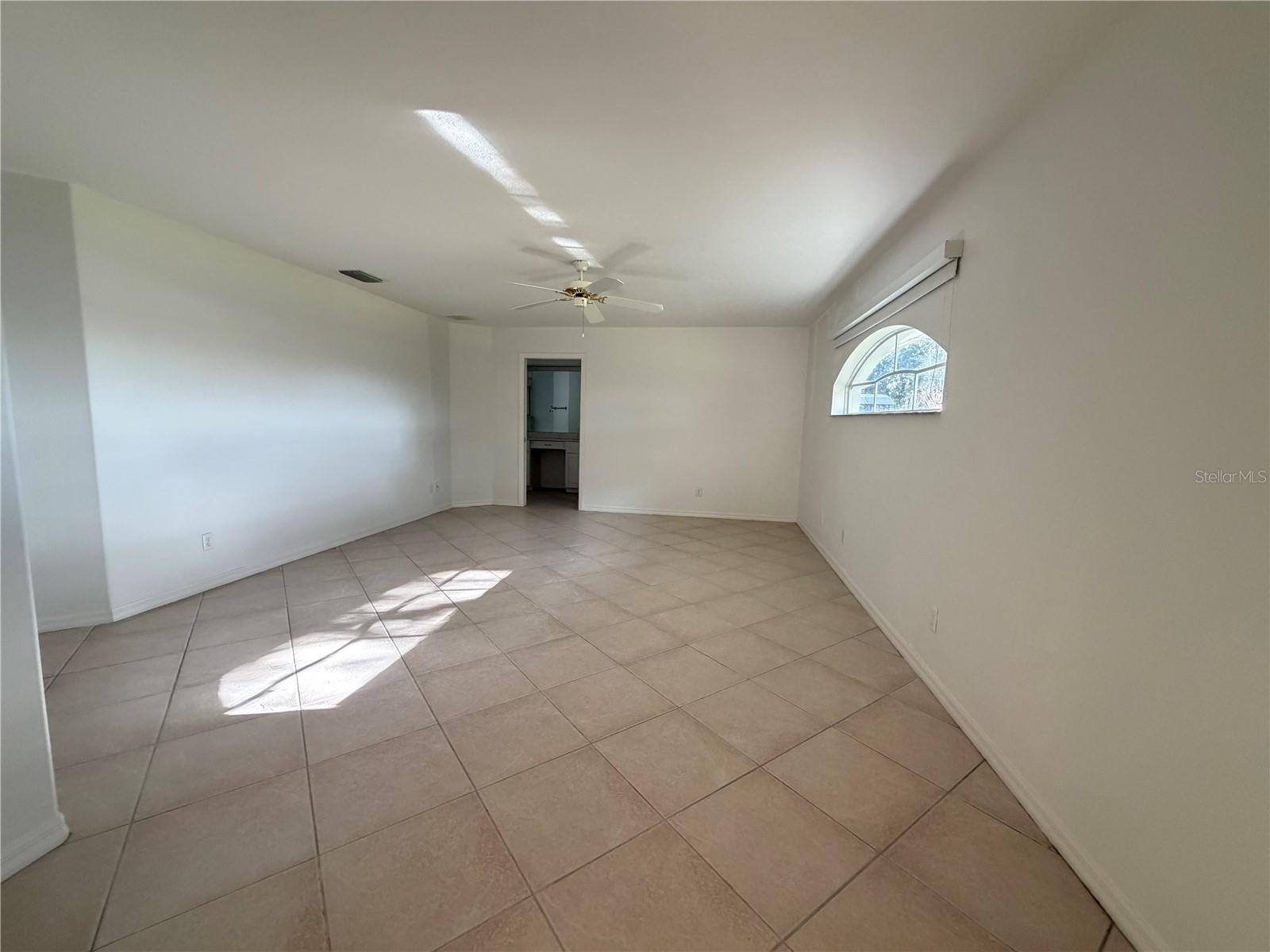 Listing photo id 9 for 21623 Regency Park Lane