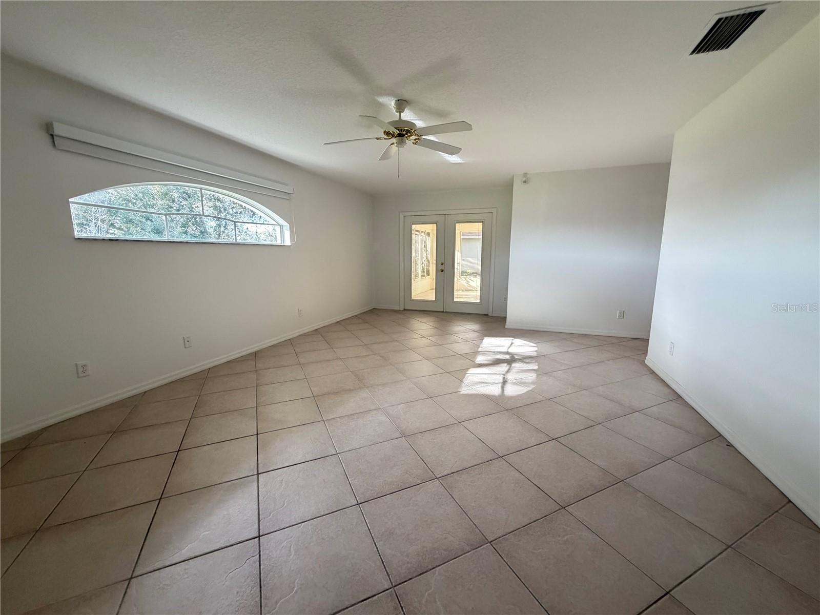 Listing photo id 10 for 21623 Regency Park Lane