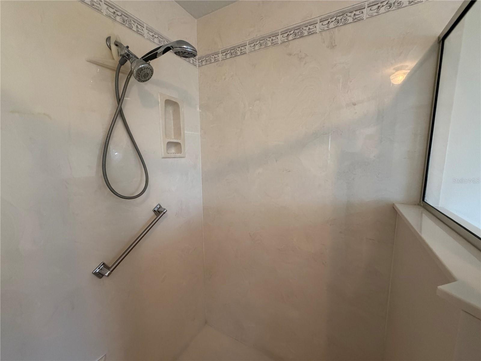 Listing photo id 13 for 21623 Regency Park Lane