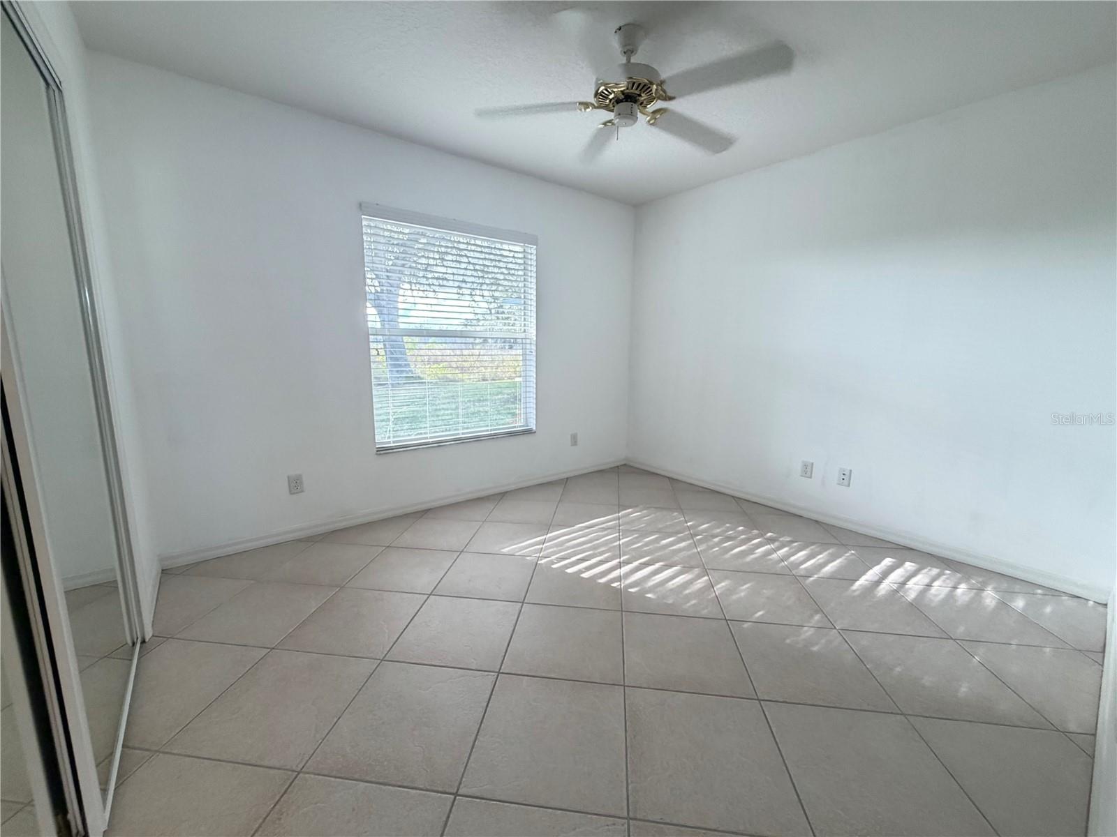 Listing photo id 16 for 21623 Regency Park Lane