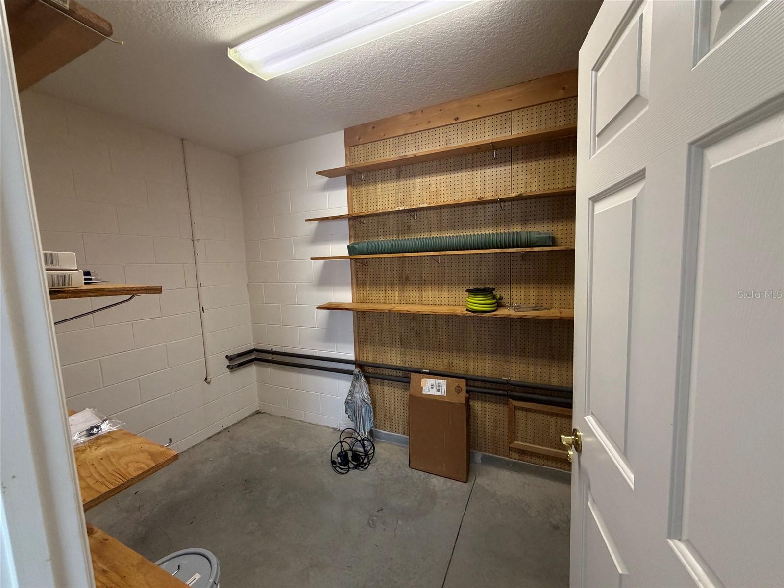 Listing photo id 20 for 21623 Regency Park Lane