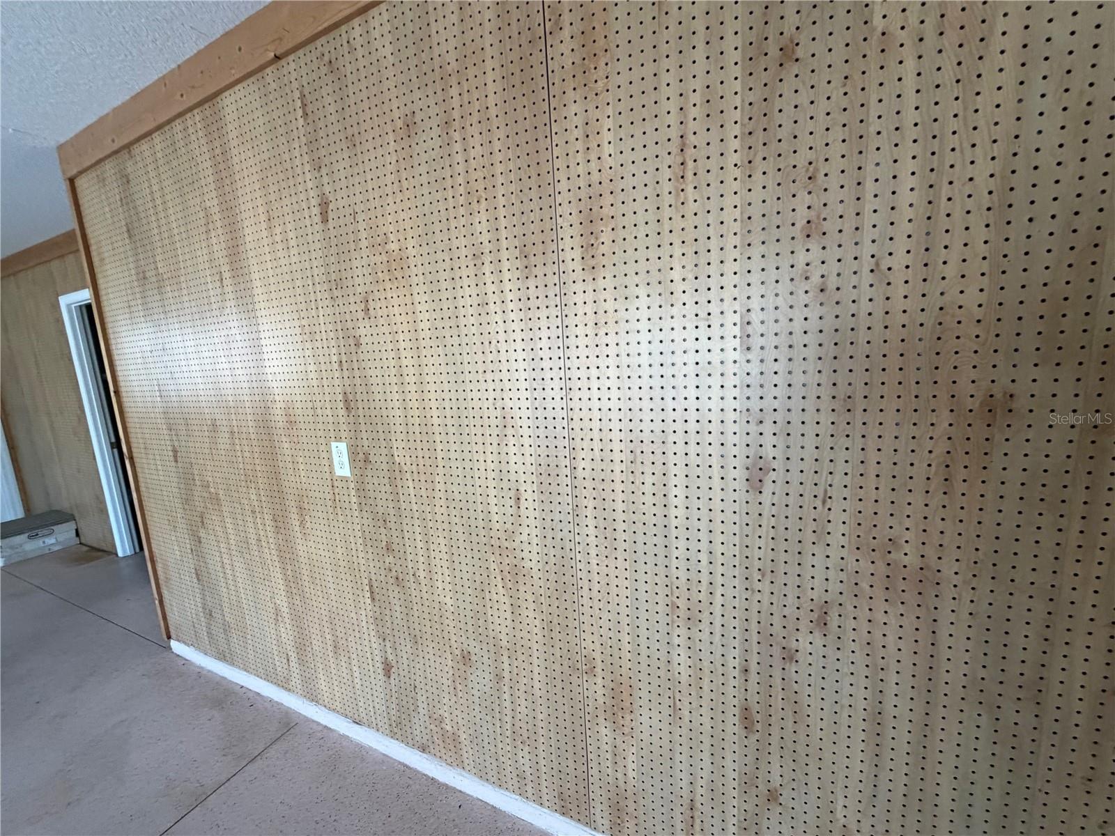 Listing photo id 21 for 21623 Regency Park Lane