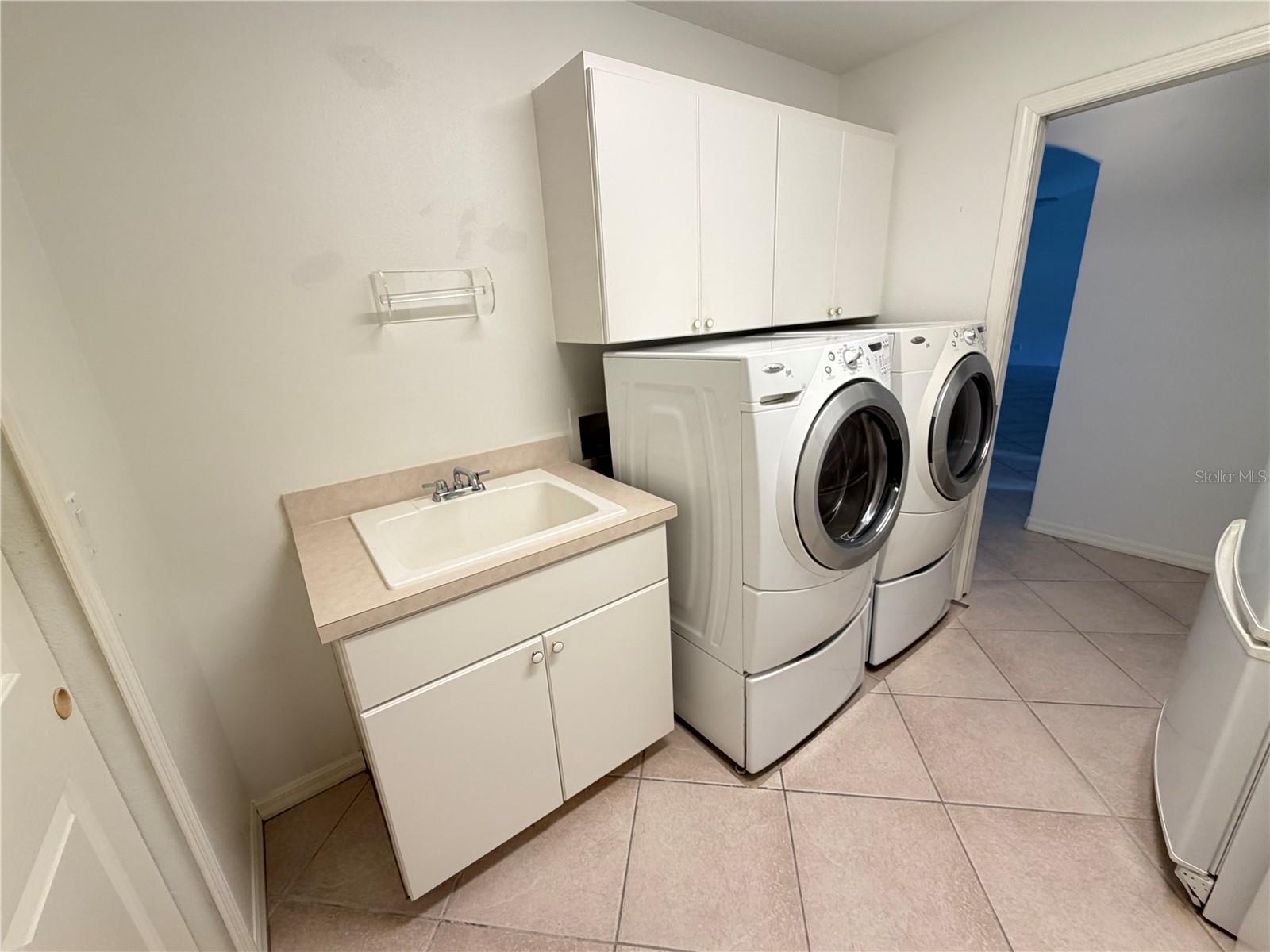 Listing photo id 22 for 21623 Regency Park Lane