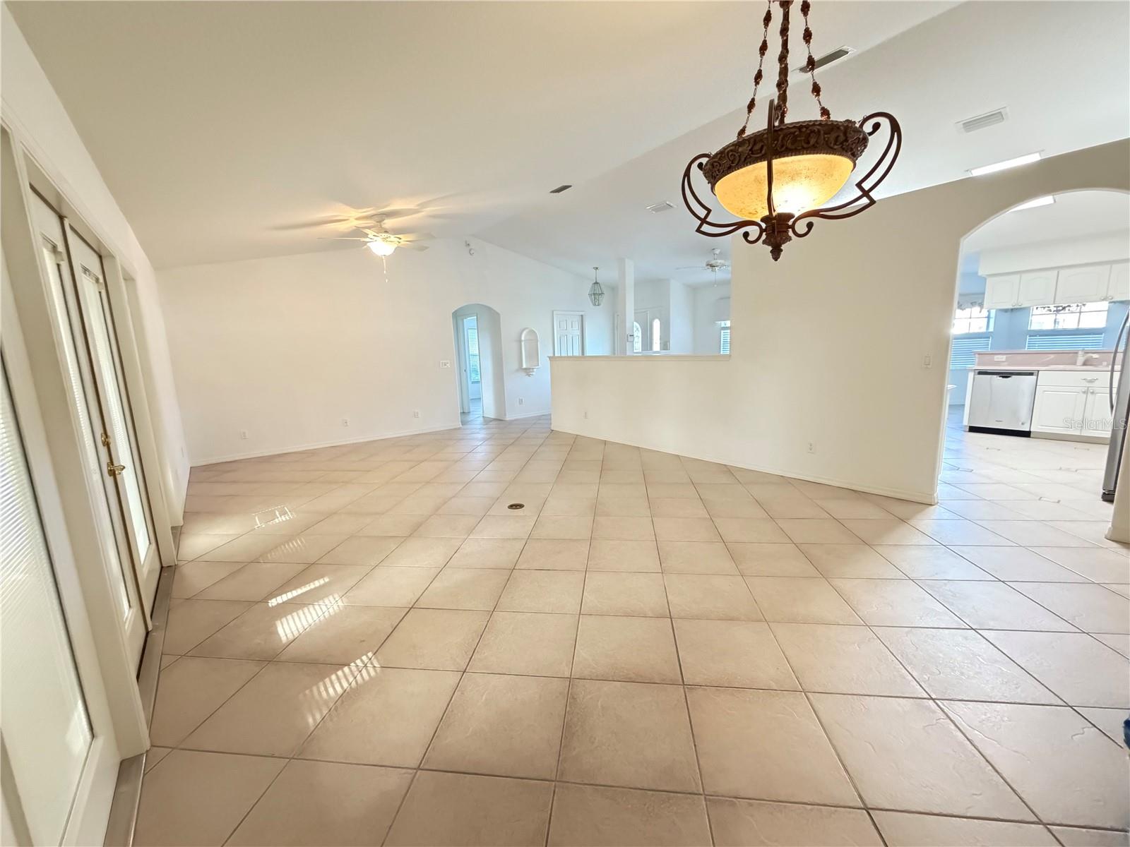 Listing photo id 2 for 21623 Regency Park Lane