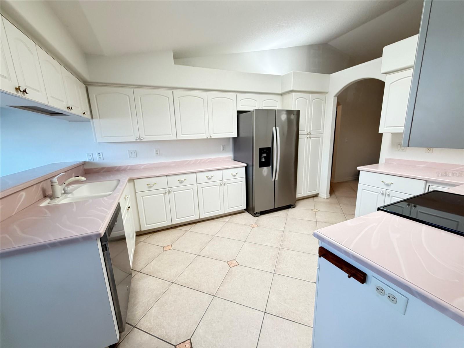 Listing photo id 4 for 21623 Regency Park Lane