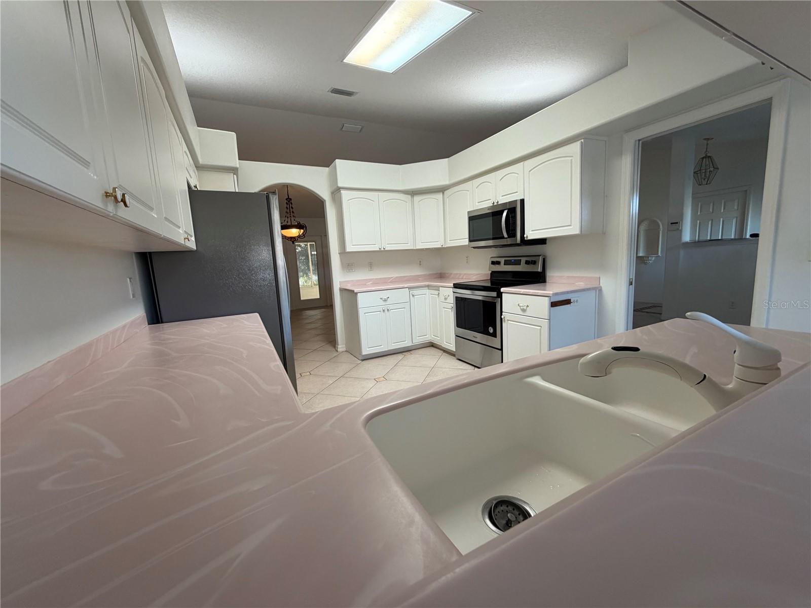 Listing photo id 6 for 21623 Regency Park Lane