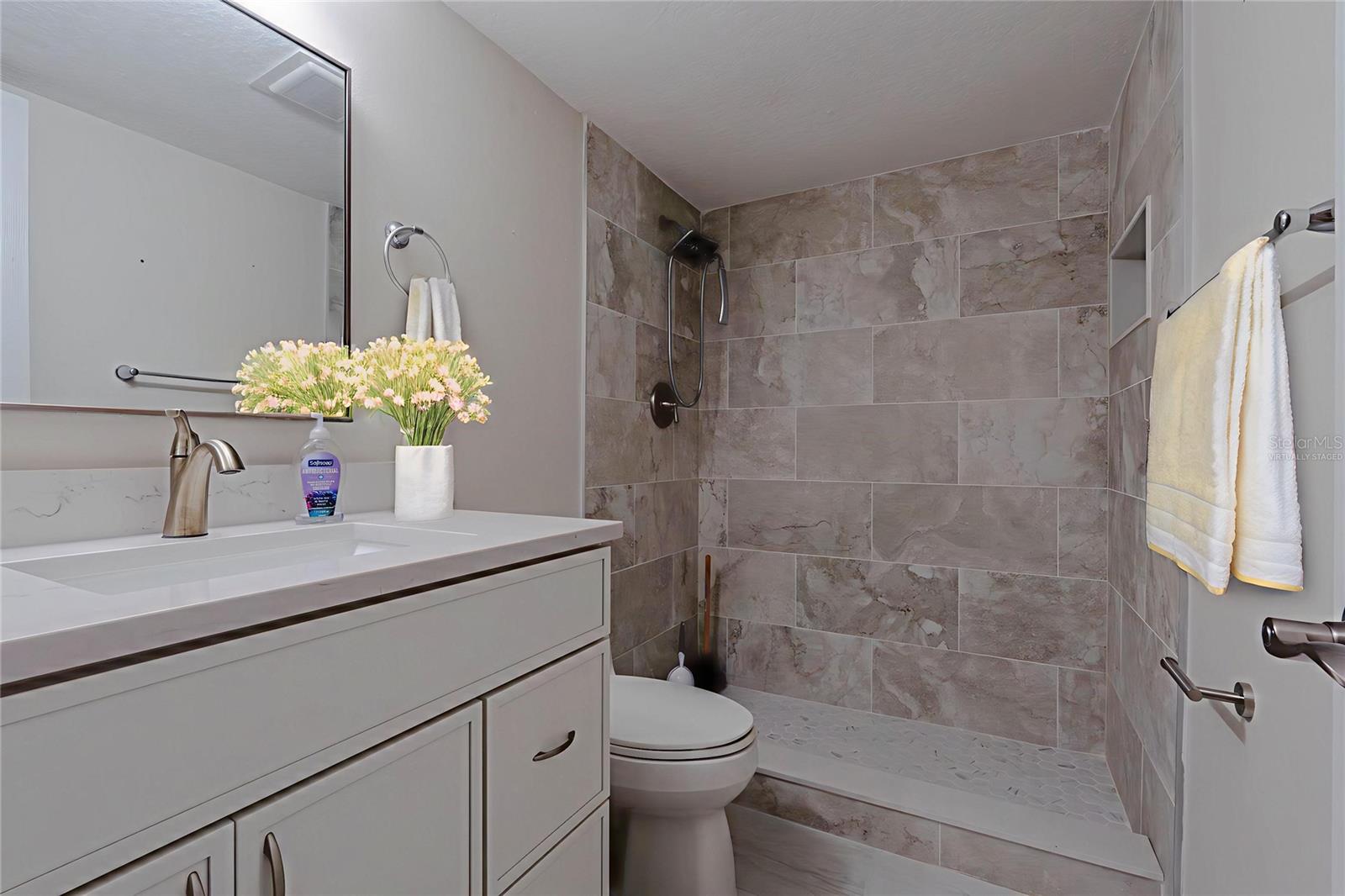 Image 27 of 59 For 568 Orange Drive 46