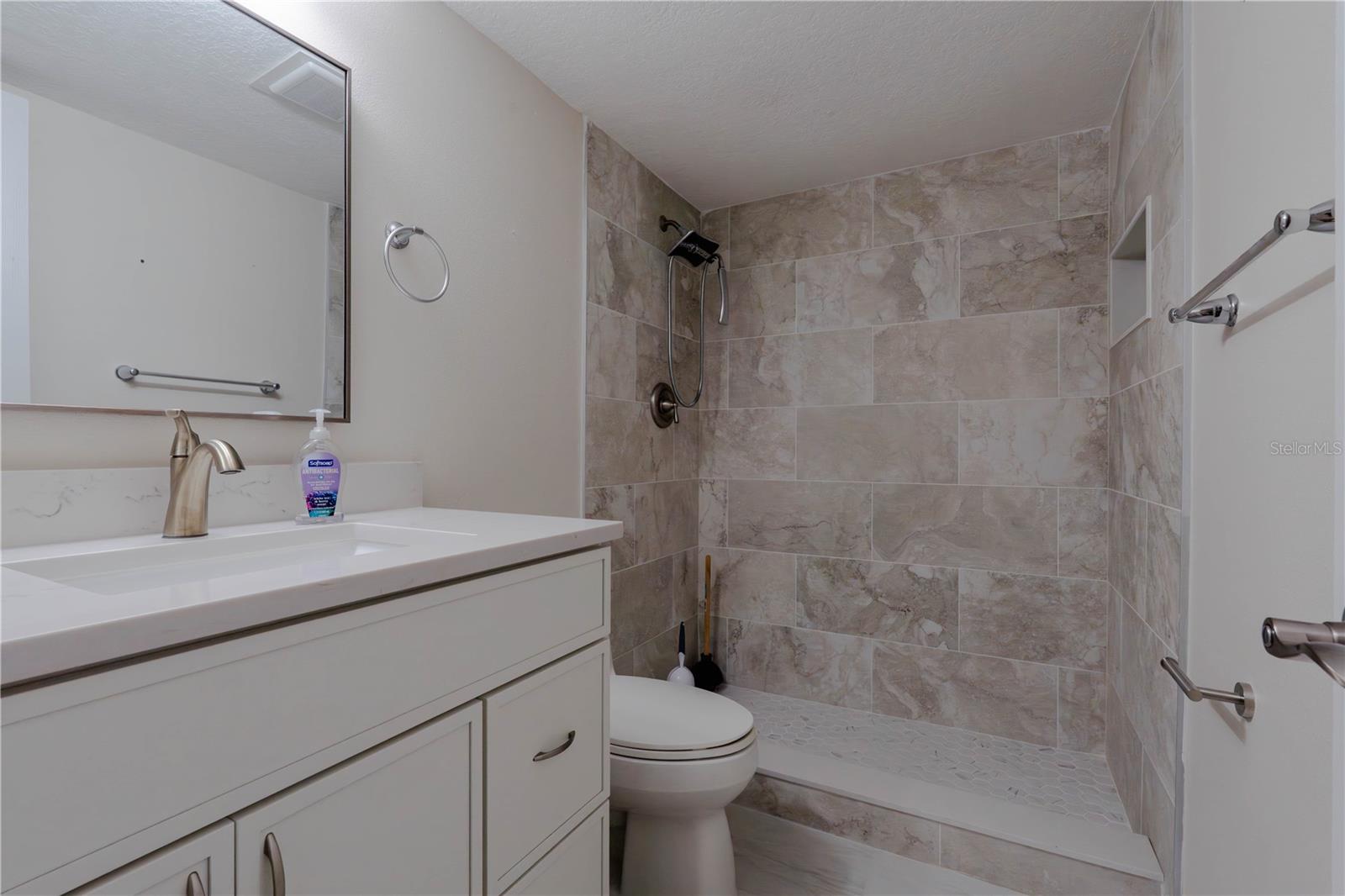 Image 28 of 59 For 568 Orange Drive 46