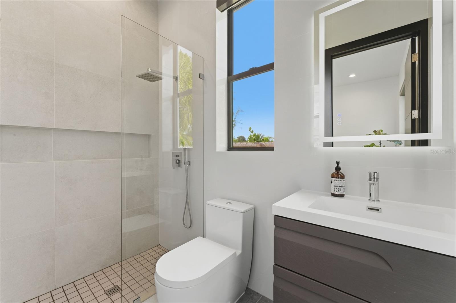 Image 18 of 34 For 301 27th Drive