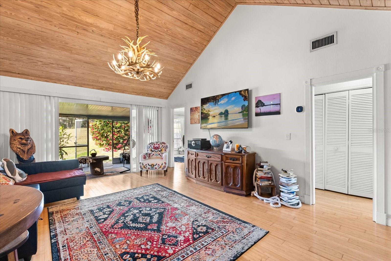 Image 5 of 22 For 1026 Villa Lane S