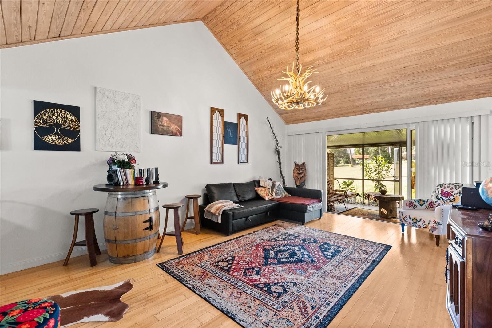 Image 6 of 22 For 1026 Villa Lane S