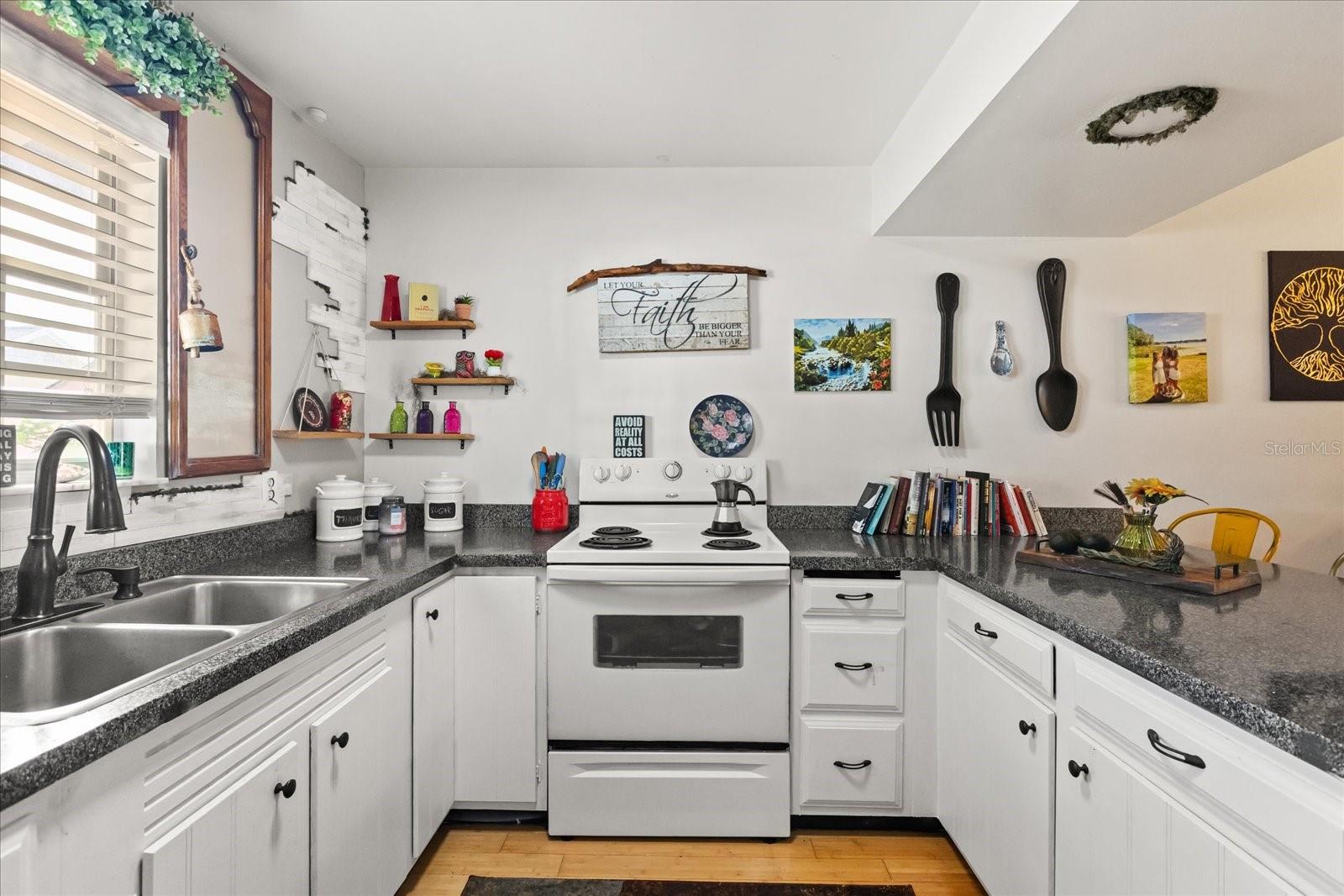 Image 7 of 22 For 1026 Villa Lane S