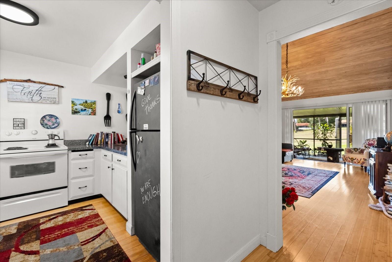 Image 8 of 22 For 1026 Villa Lane S