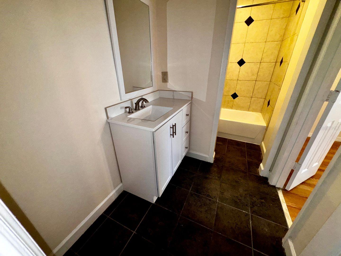 Image 14 of 19 For 6246 Bend Square 16