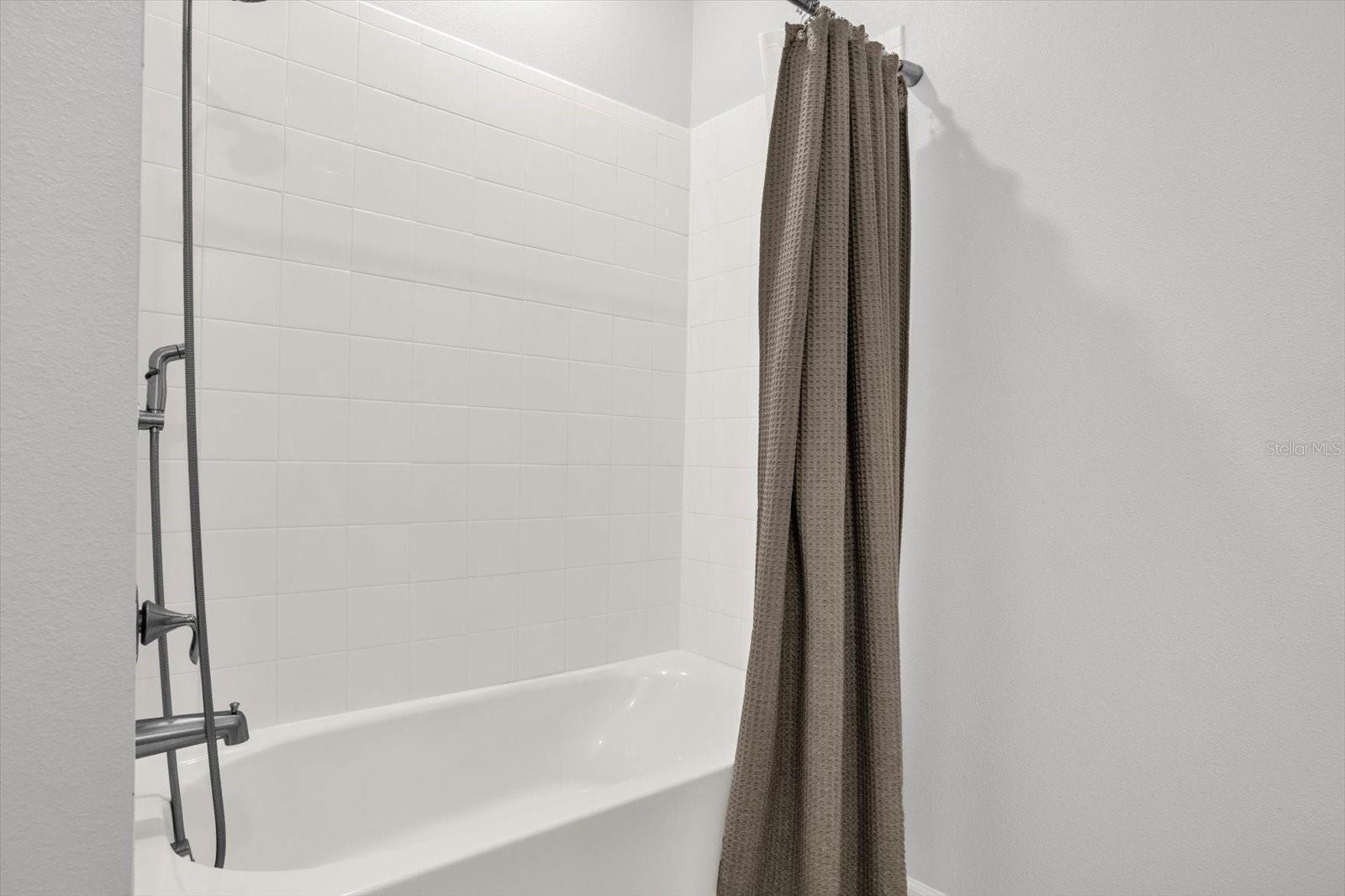 Image 18 of 36 For 6941 Dilly Lake Avenue