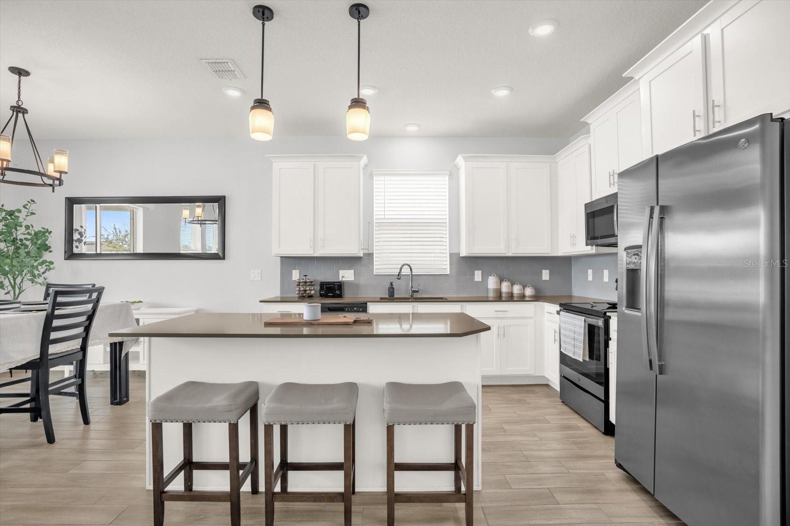 Image 4 of 36 For 6941 Dilly Lake Avenue