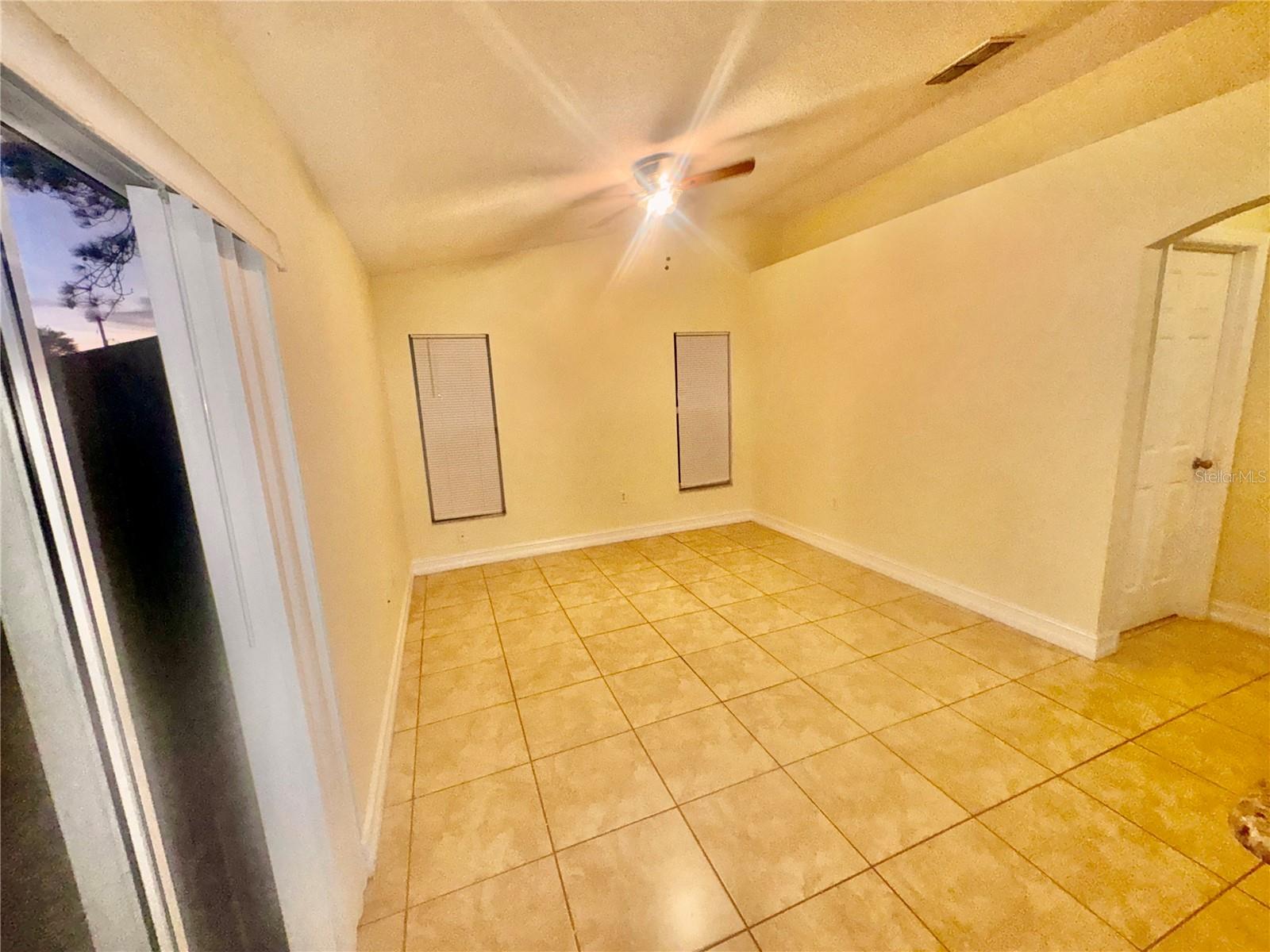 Image 11 of 29 For 909 Gateshead Court