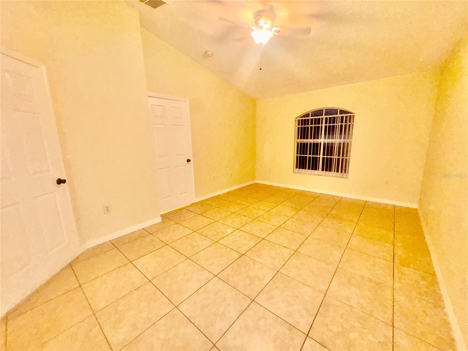 Image 14 of 29 For 909 Gateshead Court