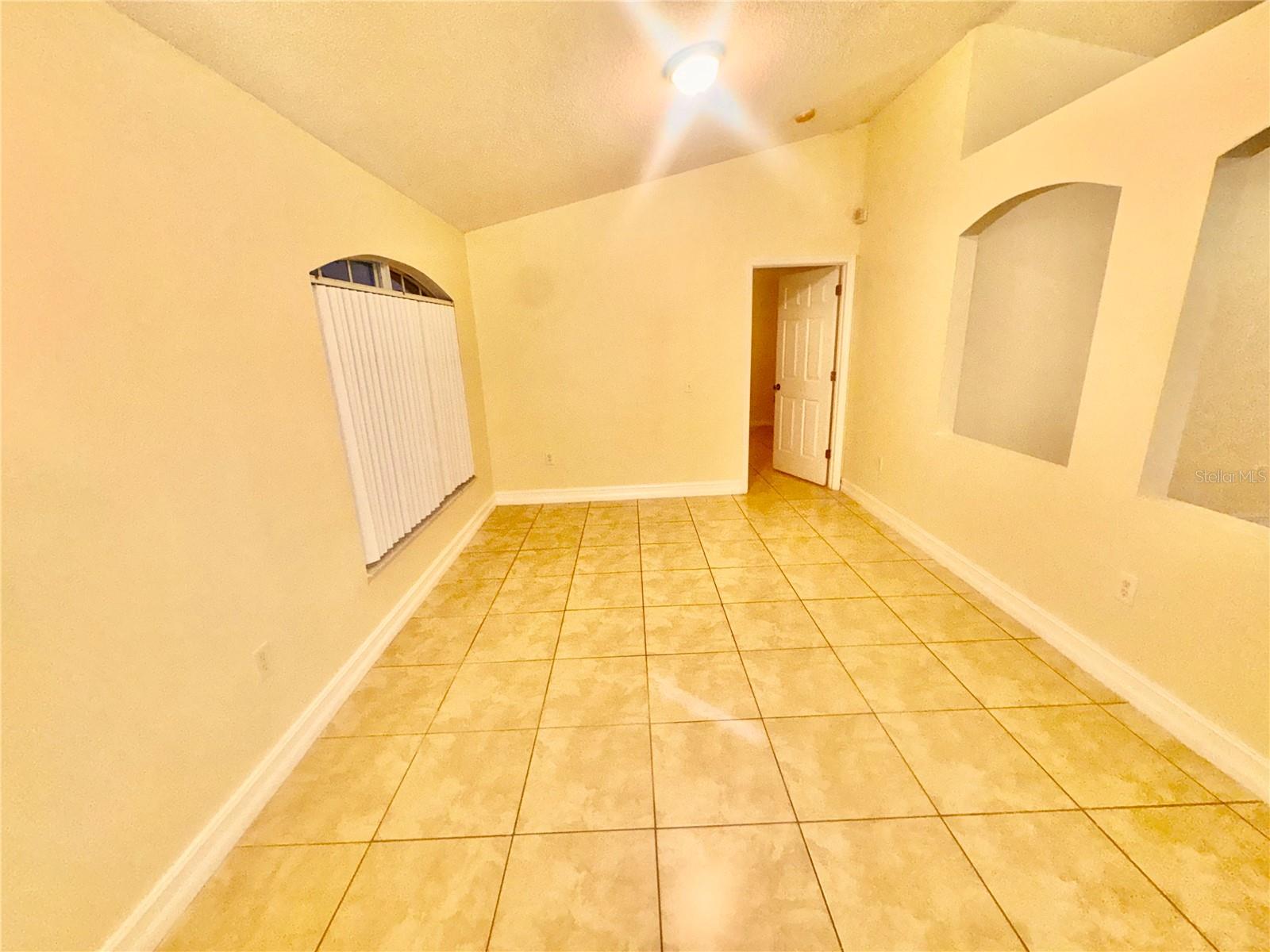 Image 4 of 29 For 909 Gateshead Court