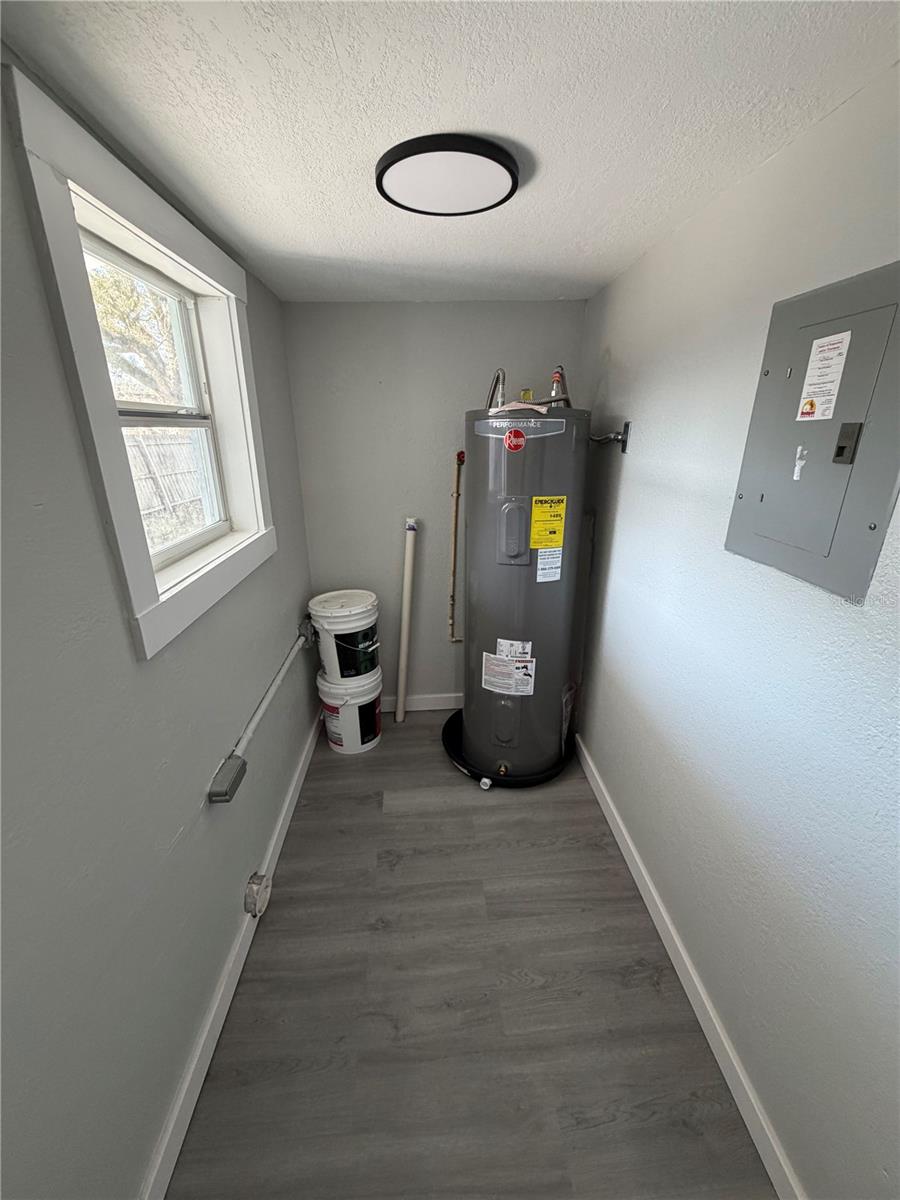 Image 9 of 12 For 1700 Kentucky Avenue