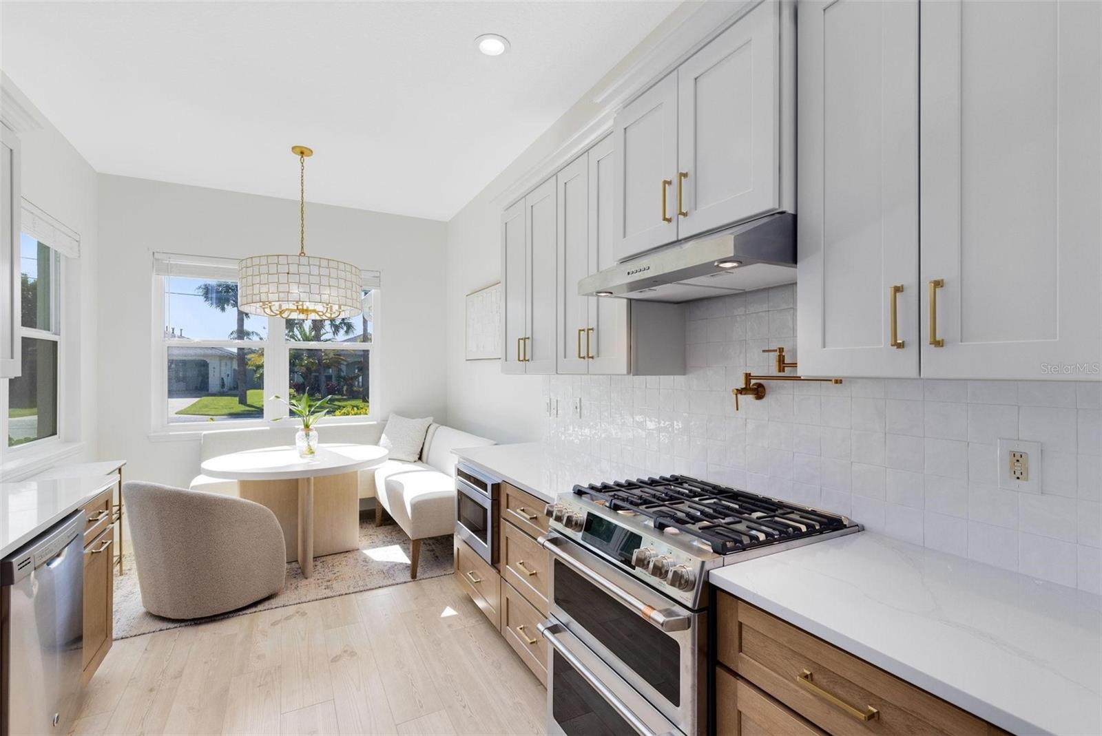 Image 11 of 33 For 830 Hope Avenue