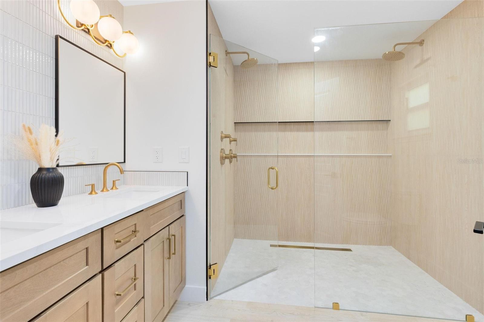 Image 15 of 33 For 830 Hope Avenue