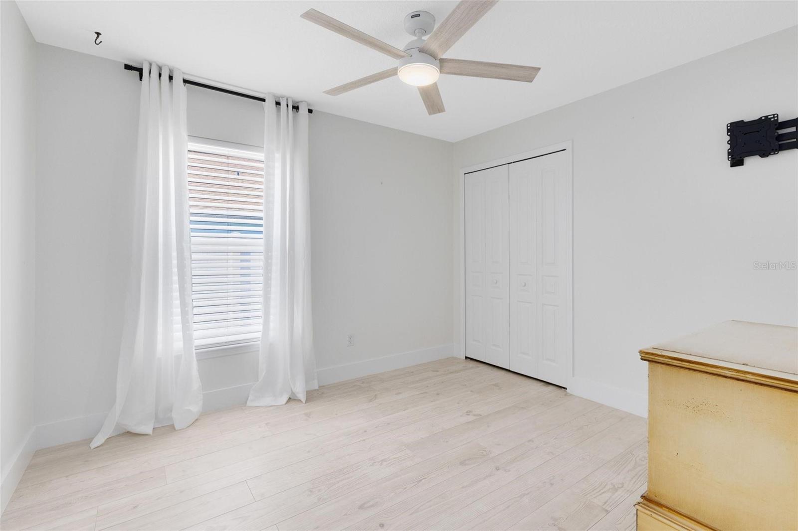 Image 24 of 33 For 830 Hope Avenue