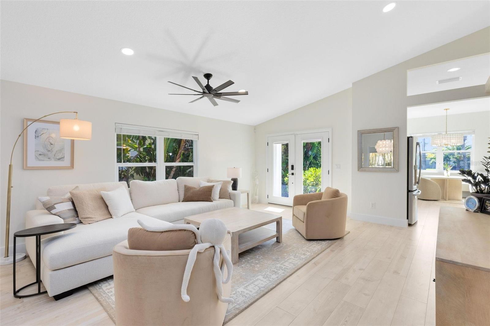 Image 5 of 33 For 830 Hope Avenue