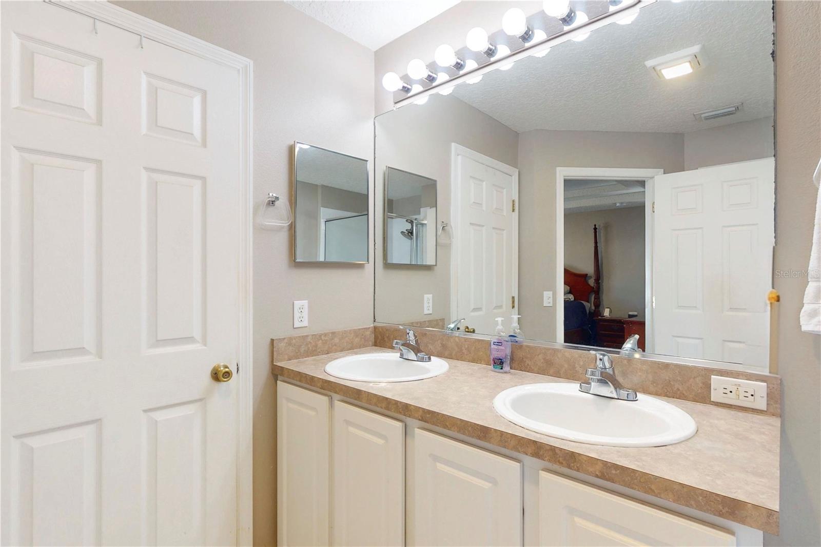 Image 36 of 80 For 3522 Twelve Oaks Cir