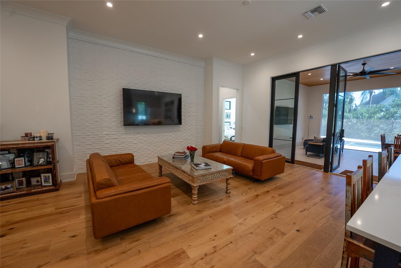 Image 16 of 51 For 1220 Delaney Park Drive