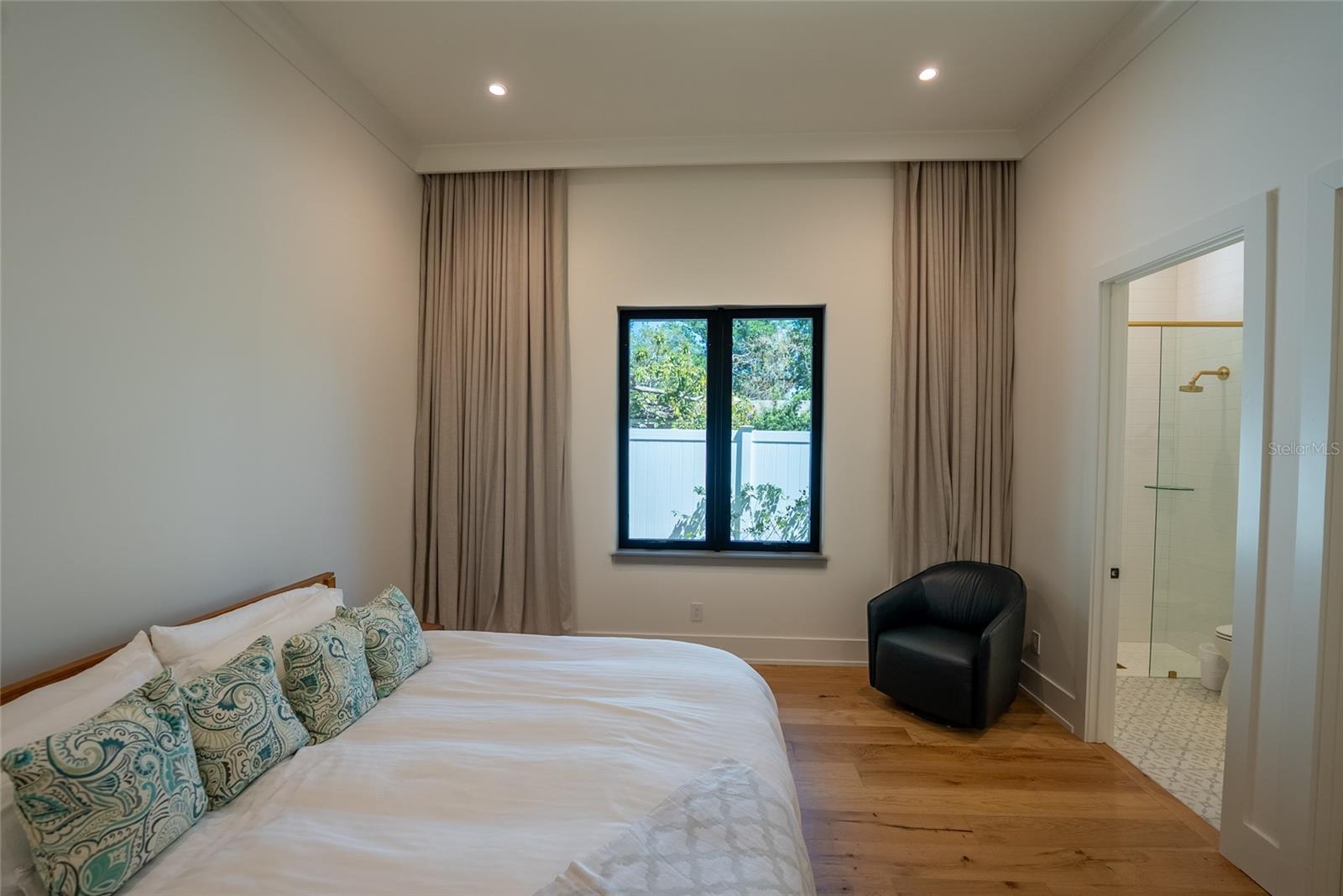 Image 32 of 51 For 1220 Delaney Park Drive