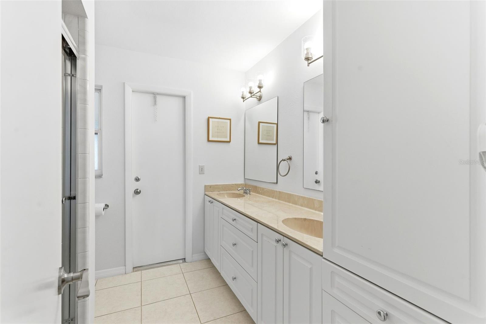 Image 14 of 34 For 935 Amy Ridge Court