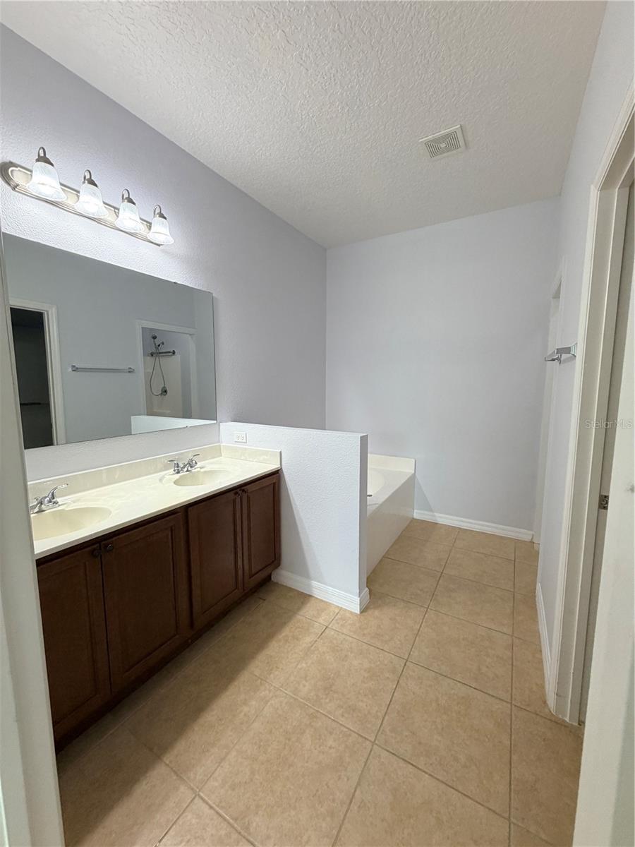 Image 8 of 19 For 1860 Piedmont Court