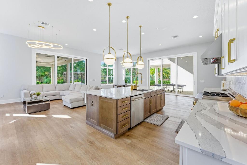 Image 20 of 100 For 15820 Pendio Drive