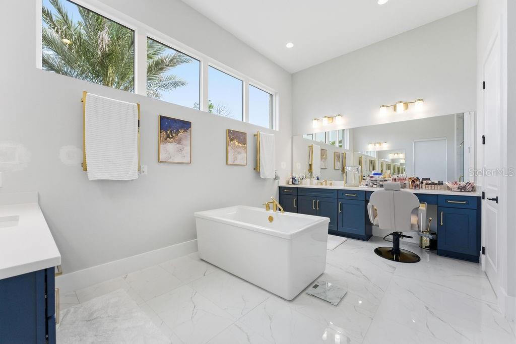 Image 40 of 100 For 15820 Pendio Drive