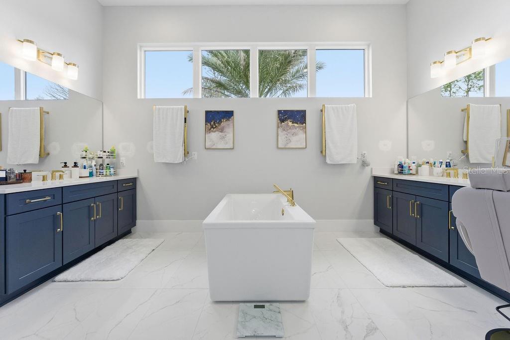 Image 42 of 100 For 15820 Pendio Drive