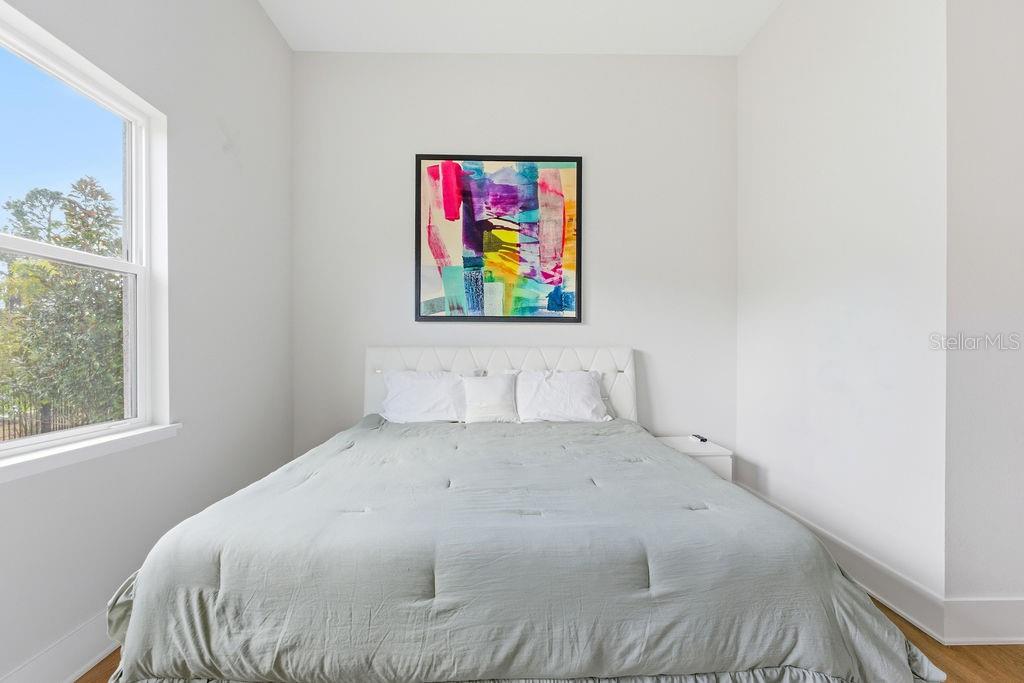 Image 43 of 100 For 15820 Pendio Drive