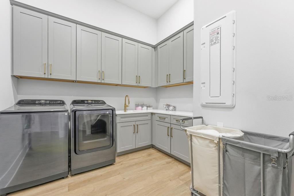 Image 49 of 100 For 15820 Pendio Drive