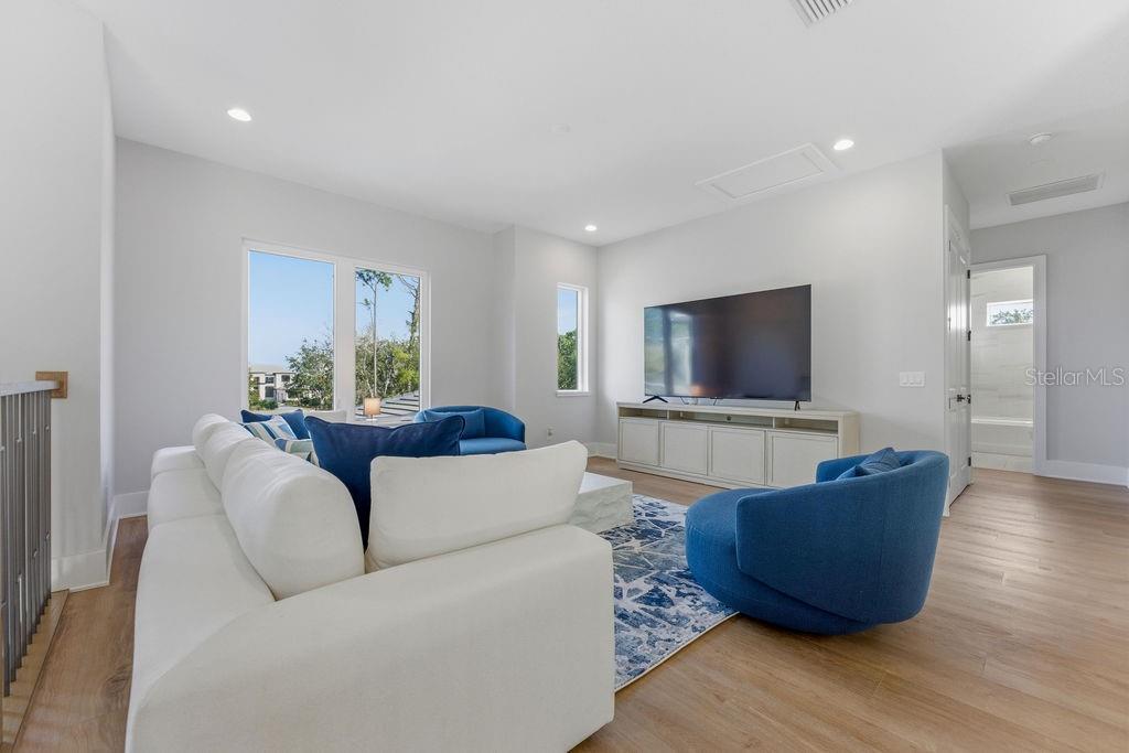 Image 59 of 100 For 15820 Pendio Drive