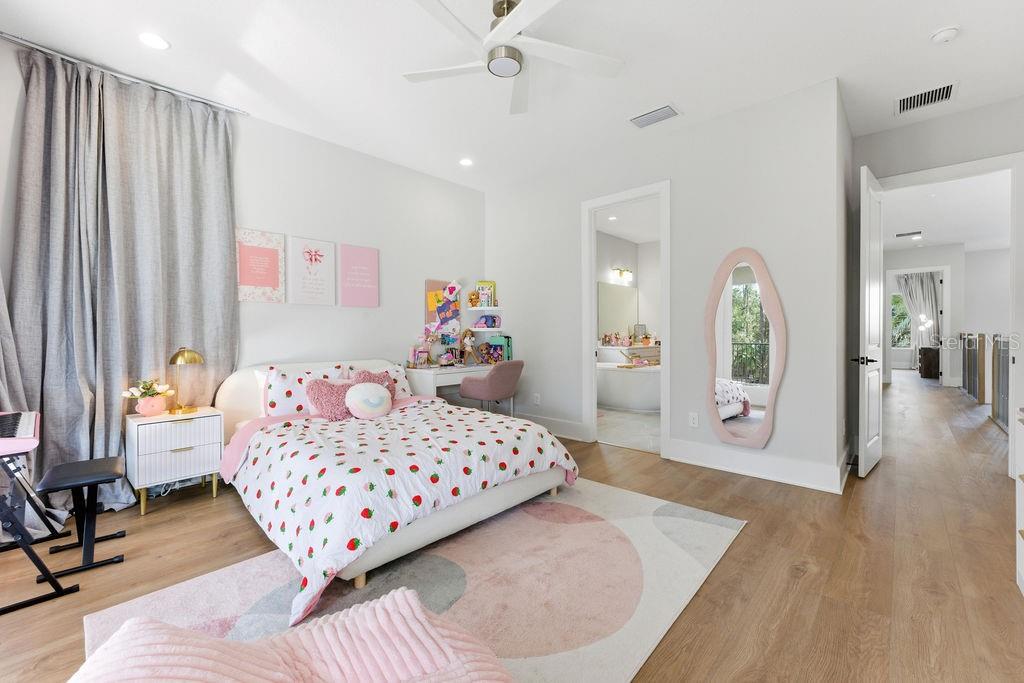 Image 64 of 100 For 15820 Pendio Drive