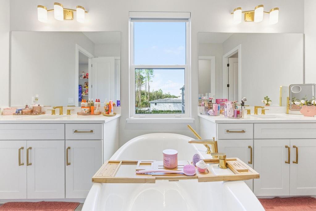 Image 69 of 100 For 15820 Pendio Drive