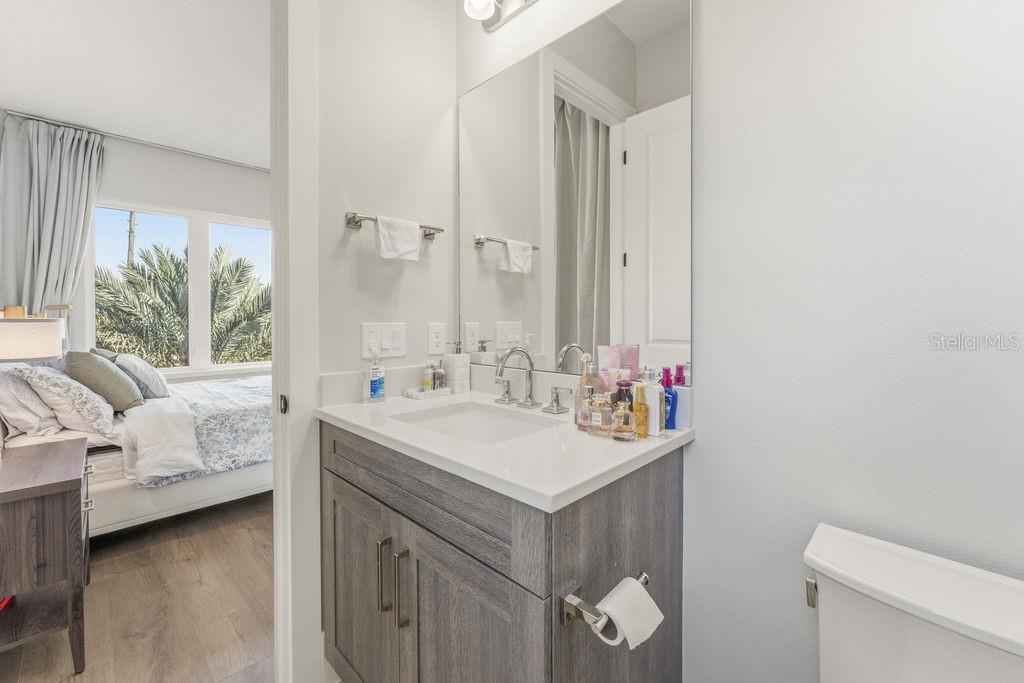 Image 72 of 100 For 15820 Pendio Drive