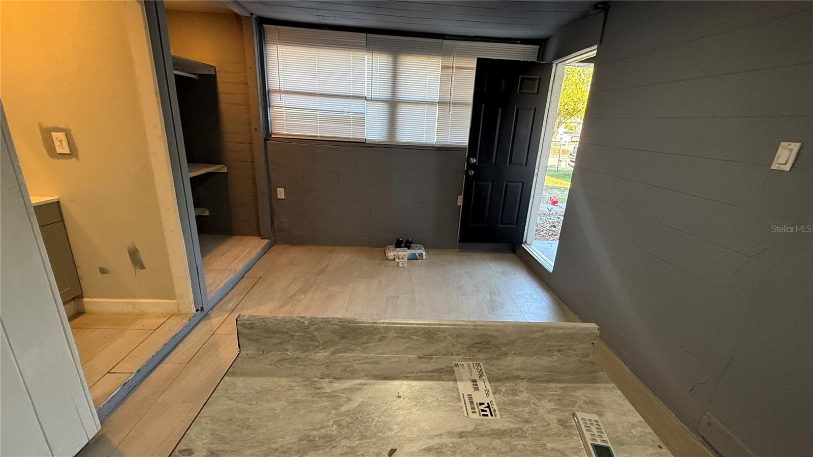 Image 9 of 11 For 1418 Queensway Road